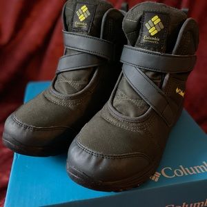 Columbia youth snow boots US size 7
